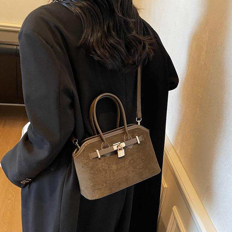 Retro matte small bag women's autumn and winter new versatile messenger bag high-end portable small bag