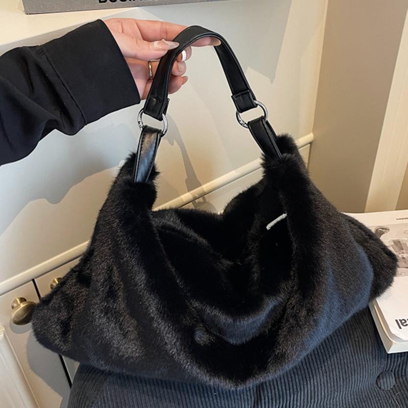 Plush Bag Women's New Autumn and Winter Fashion Niche Fluffy Shoulder Bag Fluffy Messenger Bag