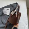 Autumn And Winter High-Grade Retro Fashion New Portable Bucket Bag With Texture Commuter Single Shoulder Crossbody Bag