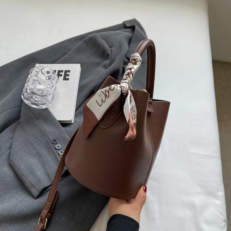Autumn And Winter High-Grade Retro Fashion New Portable Bucket Bag With Texture Commuter Single Shoulder Crossbody Bag