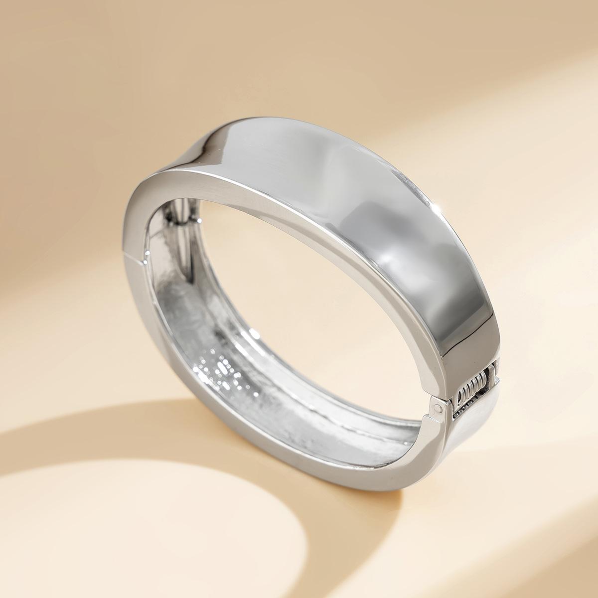 

2024 модные простые геометрические глянцевые металлические открытые браслеты для женщин преувеличенные нерегулярные квадратные браслеты ювелирные изделия