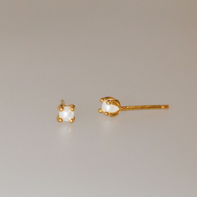 

modernlike 14k gold-filled silver tulip pearl piercing earrings Yellow Gold