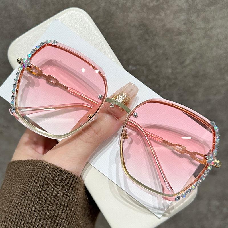 Korean Style Rimless Rhinestone Sunglasses – Women's Trendy Diamond-Studded UV Protection, Slimming Big Face Street Style.