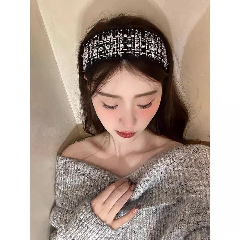 Autumn and Winter Plush Wide-brimmed Hair Band with A High and Elegant Headband On The Top of The Head