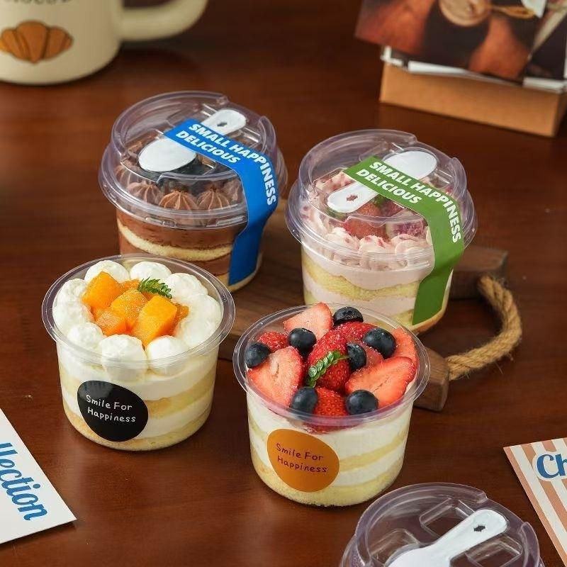 50pcs Round Pudding Cups, Disposable Party Cups with Lids and Spoons, Transparent Mousse Cake Boxes, Yogurt Cups Packaging Box