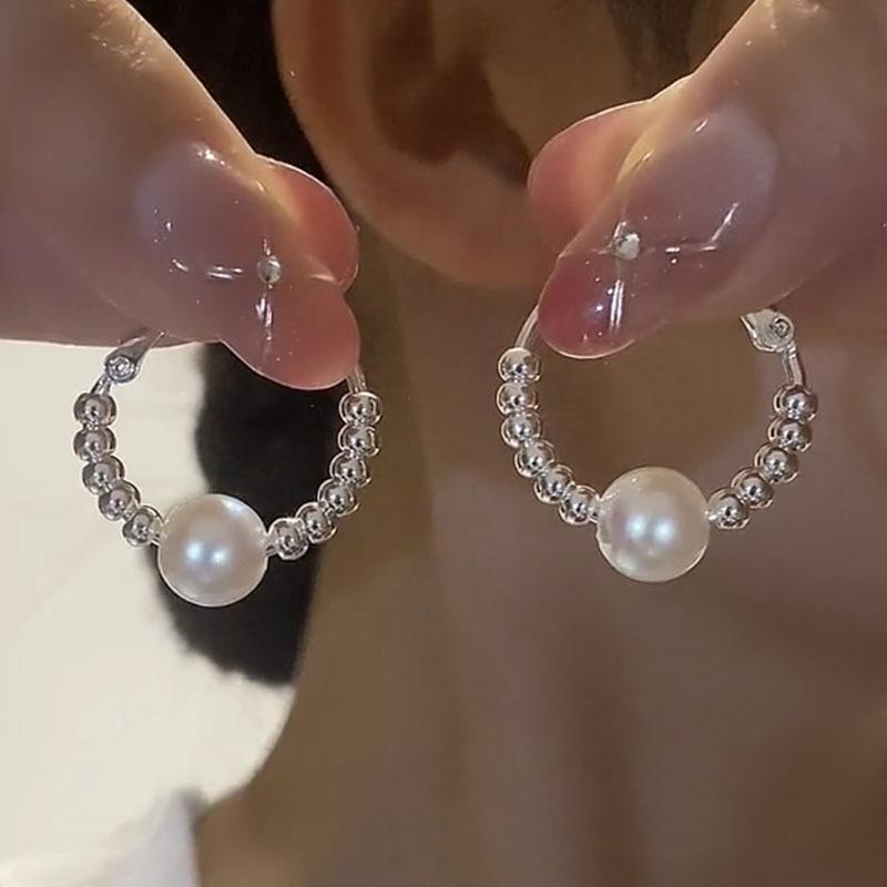 

Круглые серьги с жемчугом, легкая роскошь, высокое чувство, нишевый дизайн, темпераментные серьги, модные, универсальные, изысканные серьги, женские