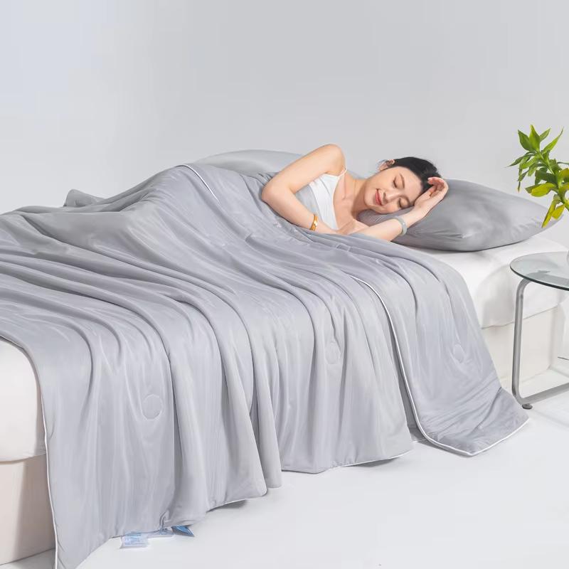 

Летнее - Готовое к использованию - Машинная стирка - Кондиционированное одеяло: Ультратонкое охлаждающее одеяло для жарких ночей, для летних поездок 150x200cm серый