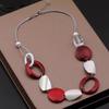 Collana decorativa personalizzata moda esagerata rossa, nuovi accessori da donna unici di nicchia catena per maglione autunnale e invernale atmosferica