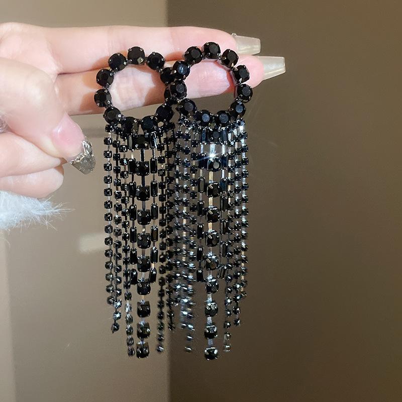 Diamond-set round long fringed earrings, personalized exaggerated dark wind earrings, high-end earrings.