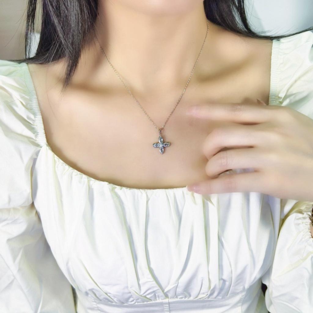 S925 Silver Four-leaf Clover Necklace, Natural Crystal Pendant, Clavicle Chain for Women