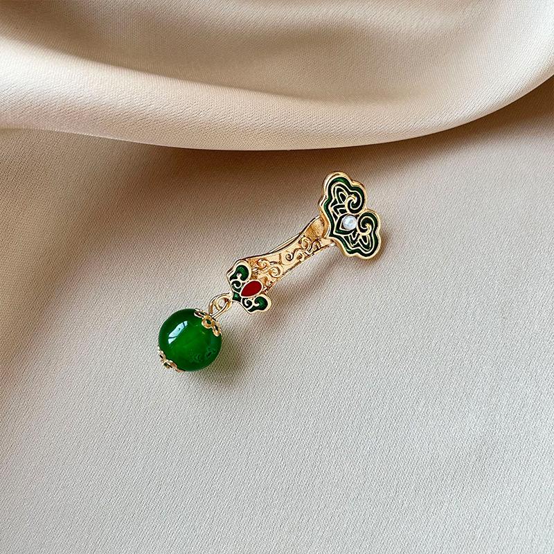 Chinese retro metal three-dimensional relief fringed jade ruyi brooch court style clothing brooch