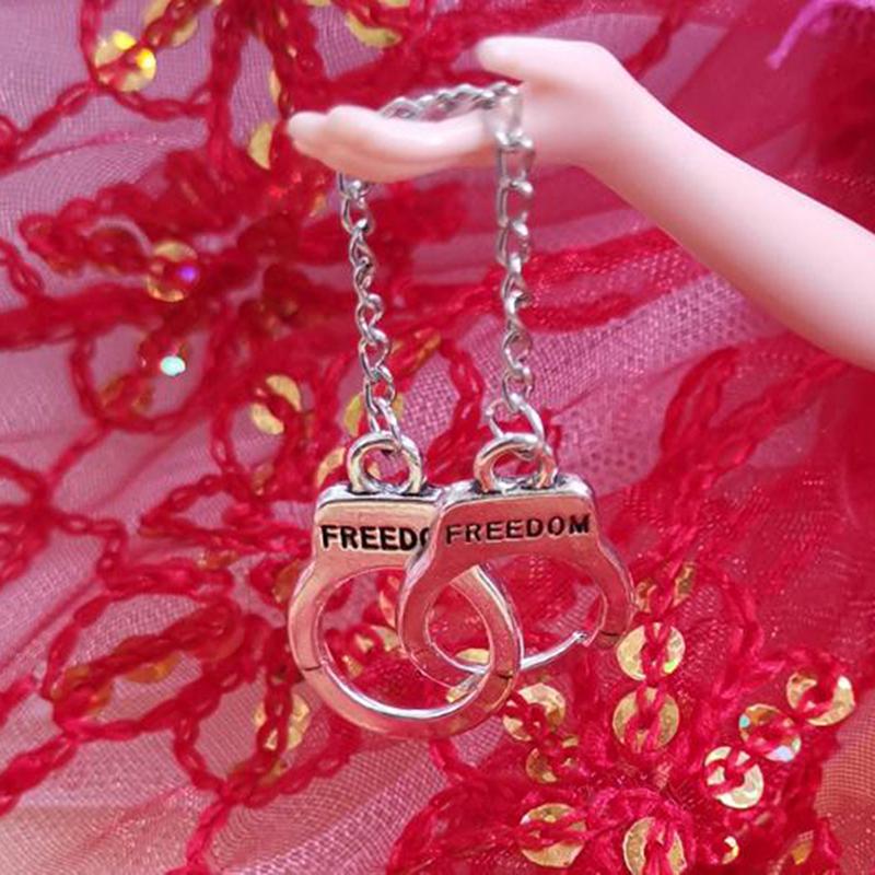 1 Stück Kleine Stoffpuppenhaus-Accessoires Mini Simulierte Gefangenen-Handschellen Spielzeug