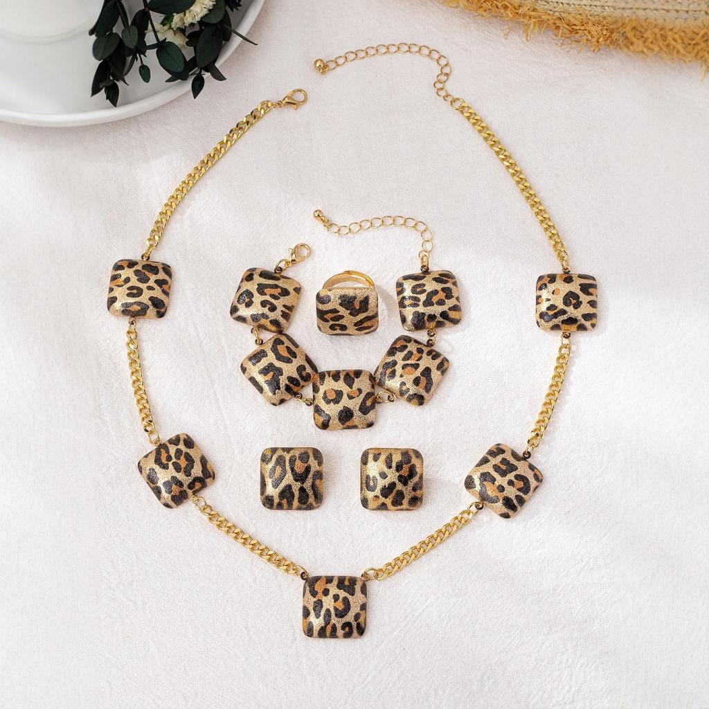 Modeschmuck Set Halskette Armband Ohrringe Ring für Frau