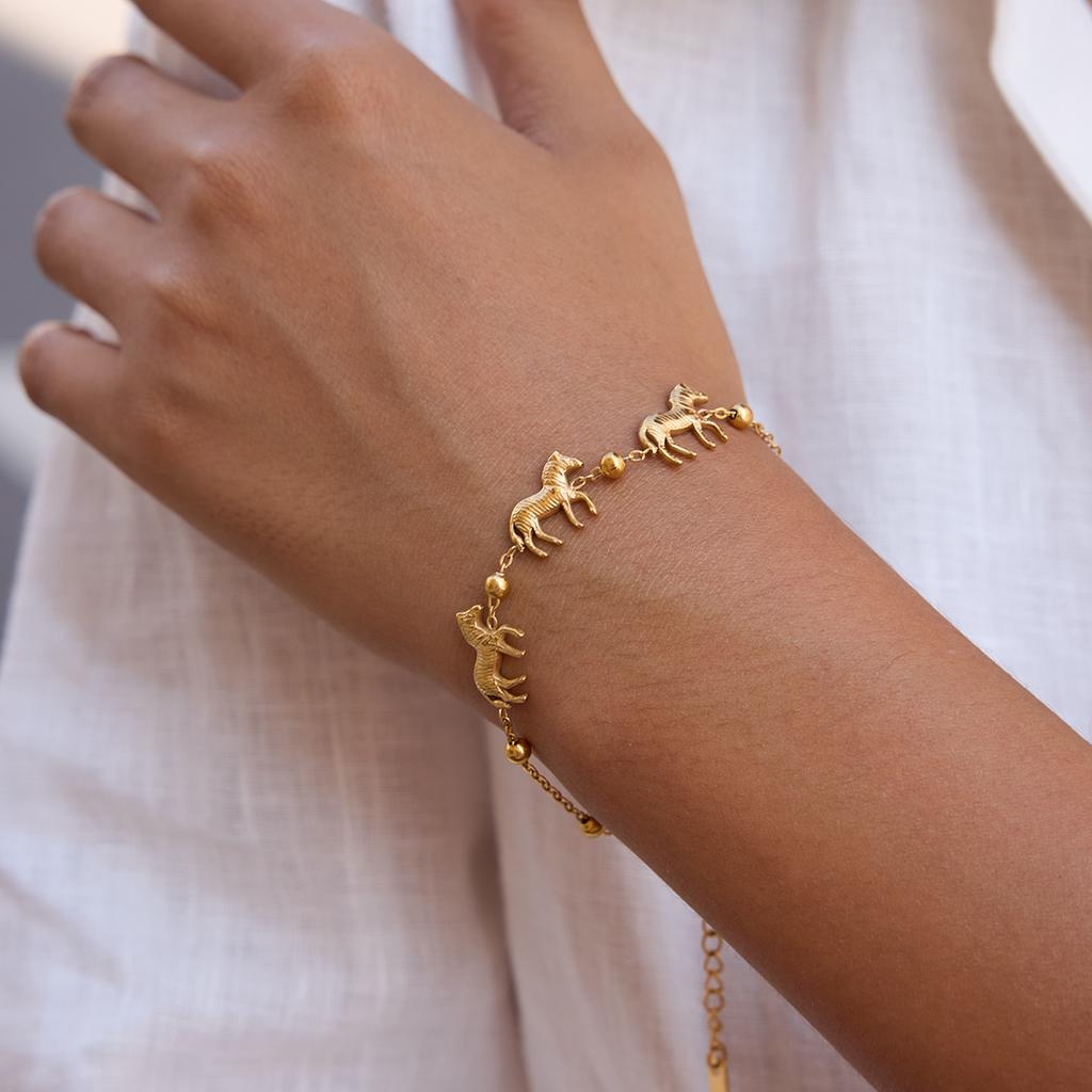 Youthway Classic Horse Charm Bracelet For Women Minimalist 18K Gold Plated Stainless Steel Bracelet Simple Fashion Jewelry Gift
