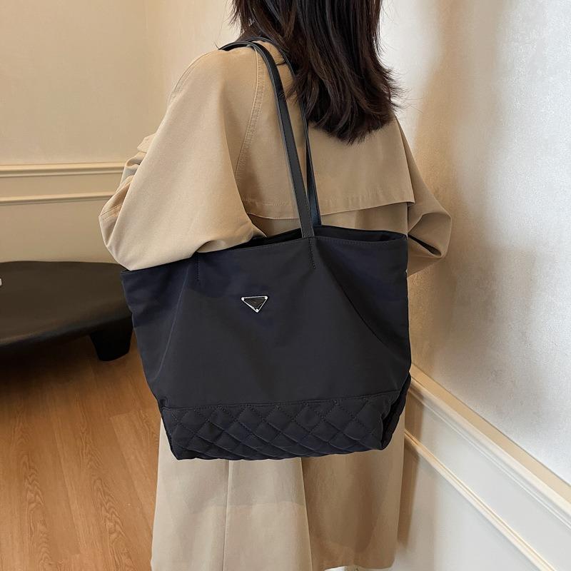 Large-capacity casual tote bag women's new autumn and winter versatile fashion simple shoulder underarm commuter bag