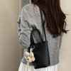 Korean-Style Small Lychee Texture Crossbody Bucket Bag, 2026 New Versatile Lightweight Shoulder Handbag for Women.