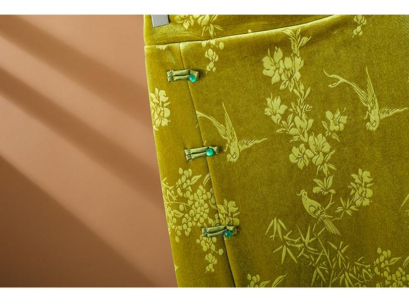 Women's Chinese Style Jacquard Fleece-Lined Velvet A-Line Midi Skirt with Frog Button and Slit