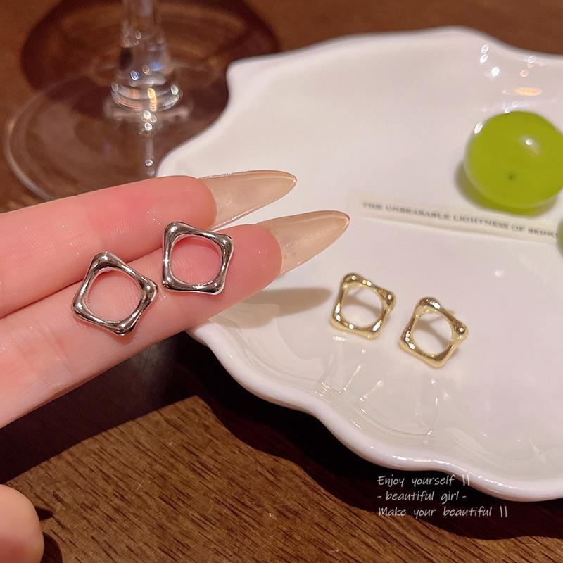 Fashionable Metal Hollow Square Earrings for Women Simple Korean Design Golden Smooth Geometric Earrings Party Jewelry Gifts