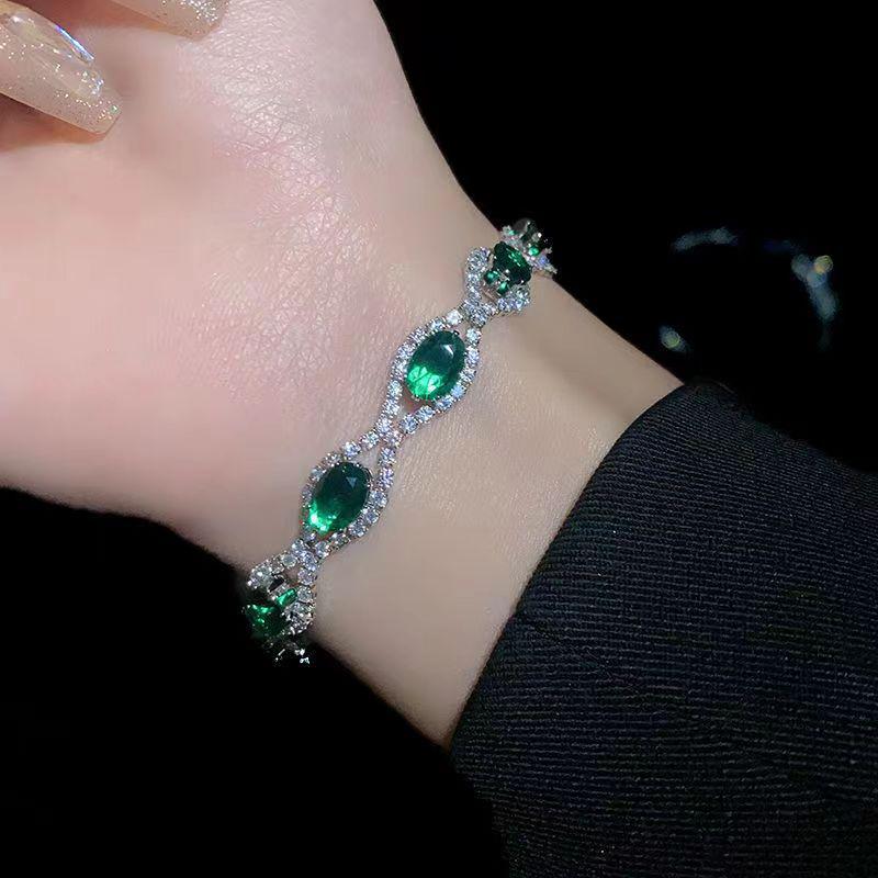 Elegant Zircon Bracelet for Women - Luxurious, Exquisite, Crystal Design Bangle with a Sophisticated Touch.