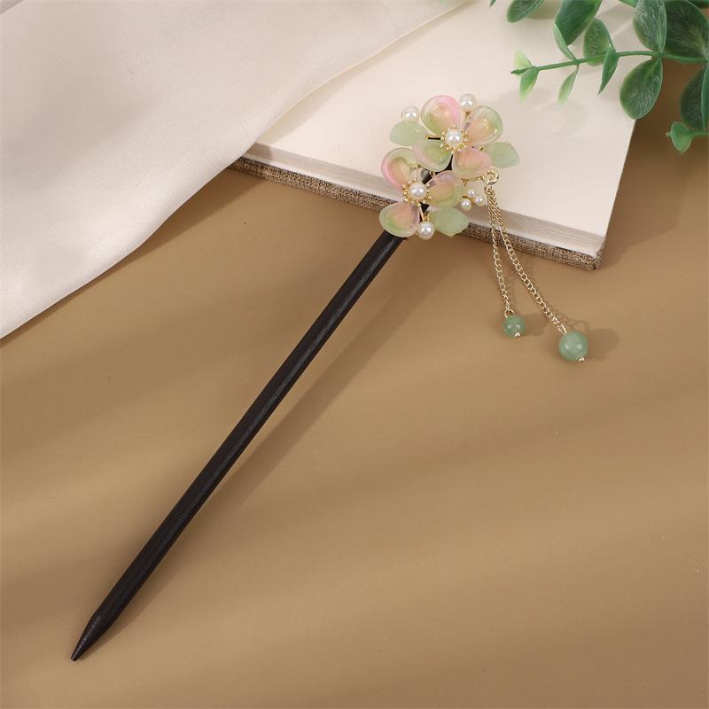 Ebony Style Tassel Hairpin: Vintage Wooden Hair Accessory for Women, Perfect for Simple Updos and Ancient Costume Adornments