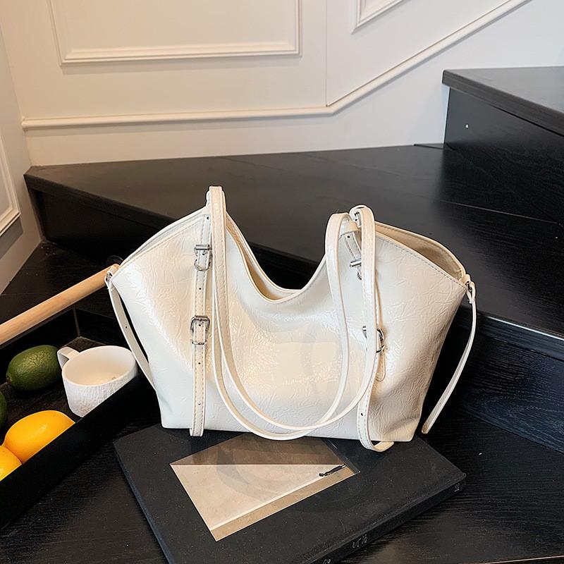 IELGY Ladies Tote Bag Retro Underarm Commuter Bag Large Capacity Simple All-Match Shoulder Bag