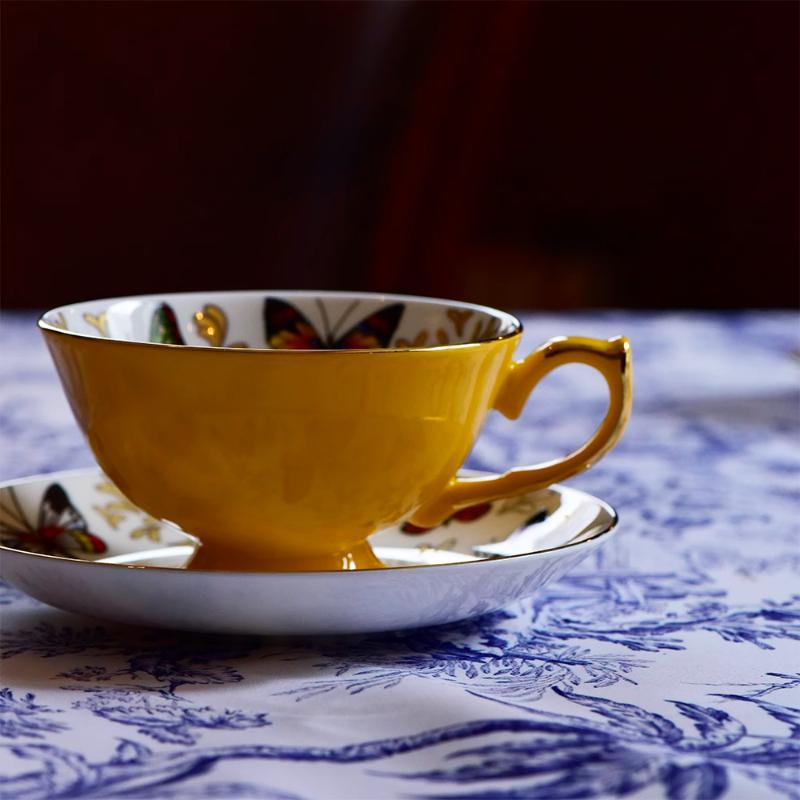 Tazas de Café Europeas de Lujo Ligero Tazas Británicas para el Té de la Tarde Porcelana de Hueso Mariposa Oro Cerámica de Té Tazas y Platillos para Té Negro