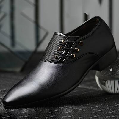Nowe buty męskie wysokiej jakości ze skóry lakierowanej białe buty ślubne skórzane buty męskie oksfordy ślubne buty do biura i pracy