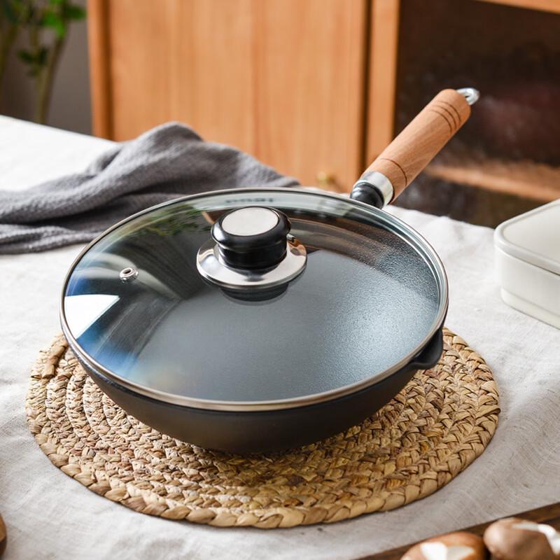 ZISIZ Cast Iron Wok with Wooden Handle