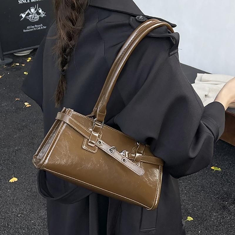 PU Leather Retro Shoulder Bag Large Capacity Boston Pillow Handbag with Metal Belt Buckle Leisure Armpit Bag Commute Handbag
