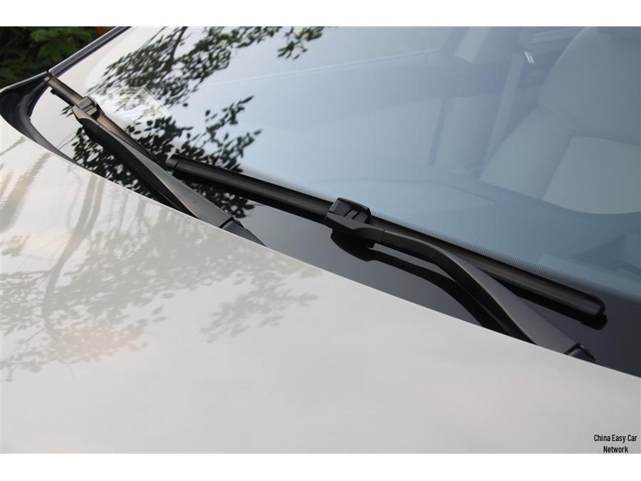 BMW 6 Series 640i Front Windshield Wiper, Side Pin Interface, Boneless Design for Models 11-17.