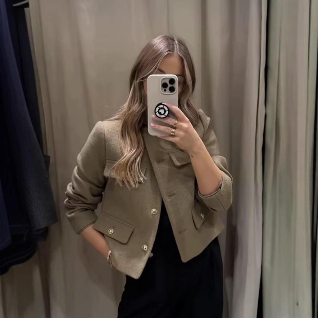 European and American Style Round Neck Short Fashion Coat with Button Accents - Autumn Collection