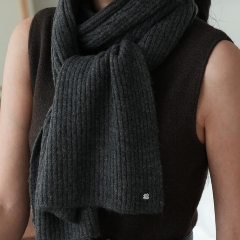 

TORTOISE Cetin Clover Muffler charcoal