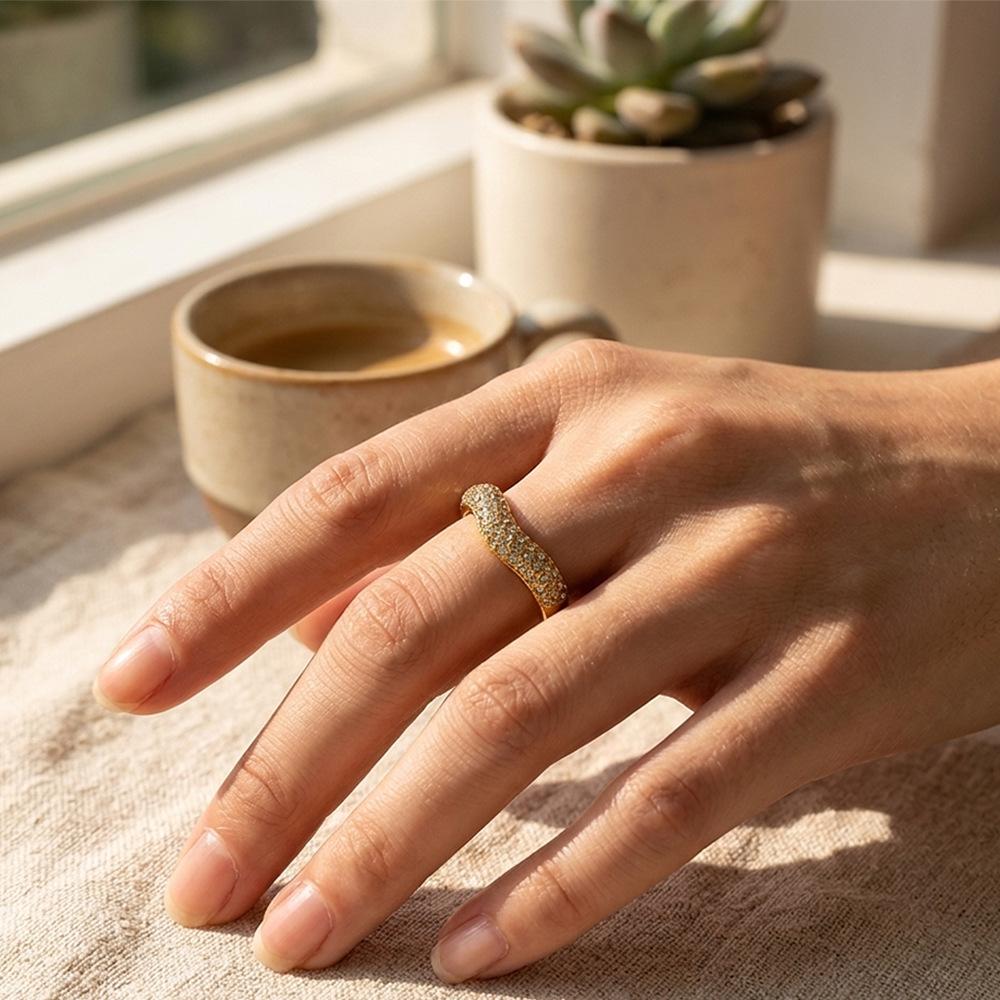 European & American Fashion 18K Gold-Plated Stainless Steel Ring with Inlaid Diamond - Women's Exquisite & Versatile Jewelry