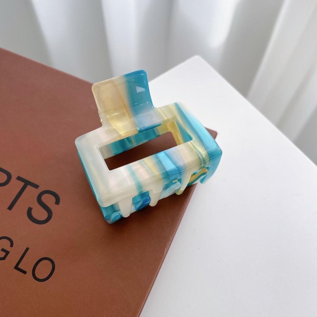 Elegant Handcrafted Gradient Color Small Hair Claw Clip For Women With Vintage Style