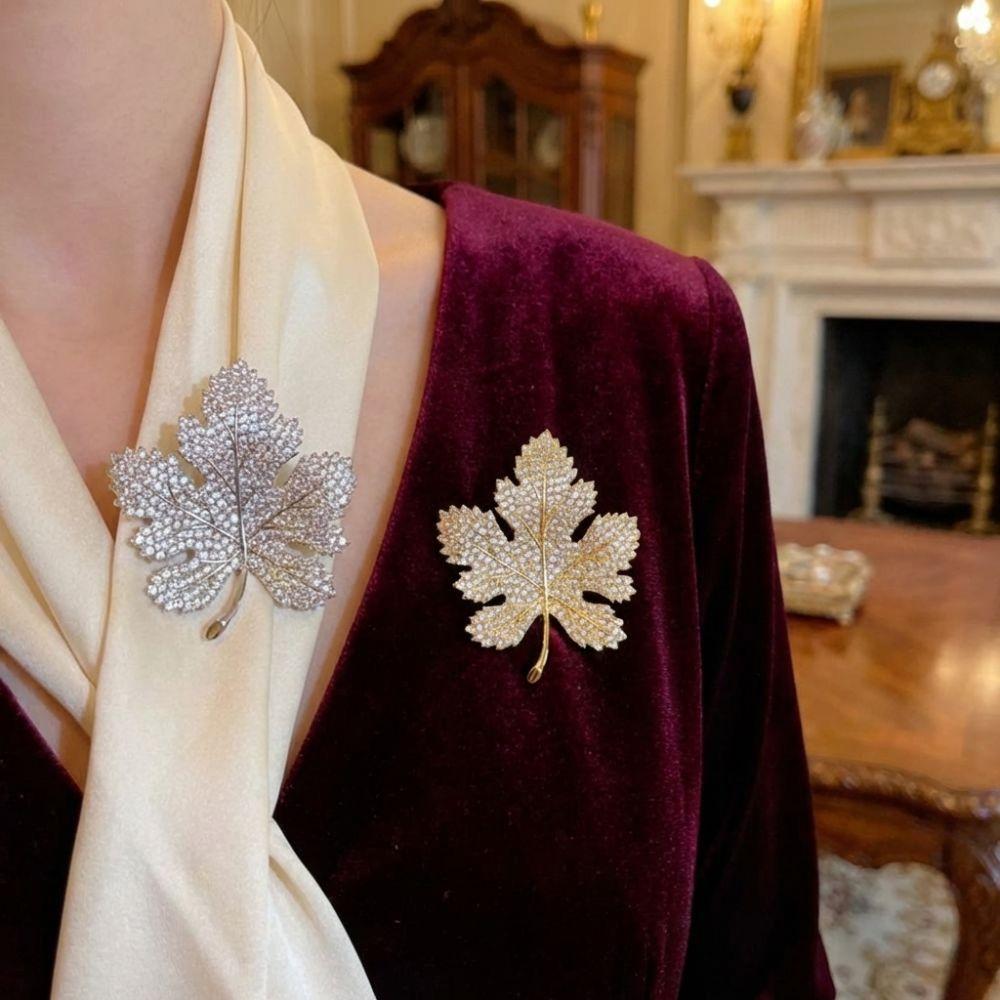 Trendy Jewelry Sequin Leaf Brooch Metal Maple Leaf Pin Party Accessories