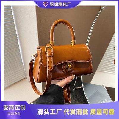 Fashion Handbag Women's Winter New Solid Color Simple Design Messenger Bag Texture Retro Shoulder Bag