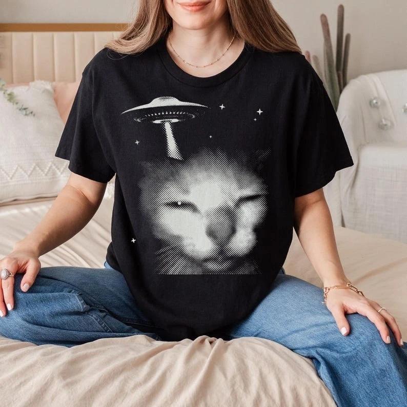 Alien Cat UFO Vintage Aesthetic Black T Shirt S