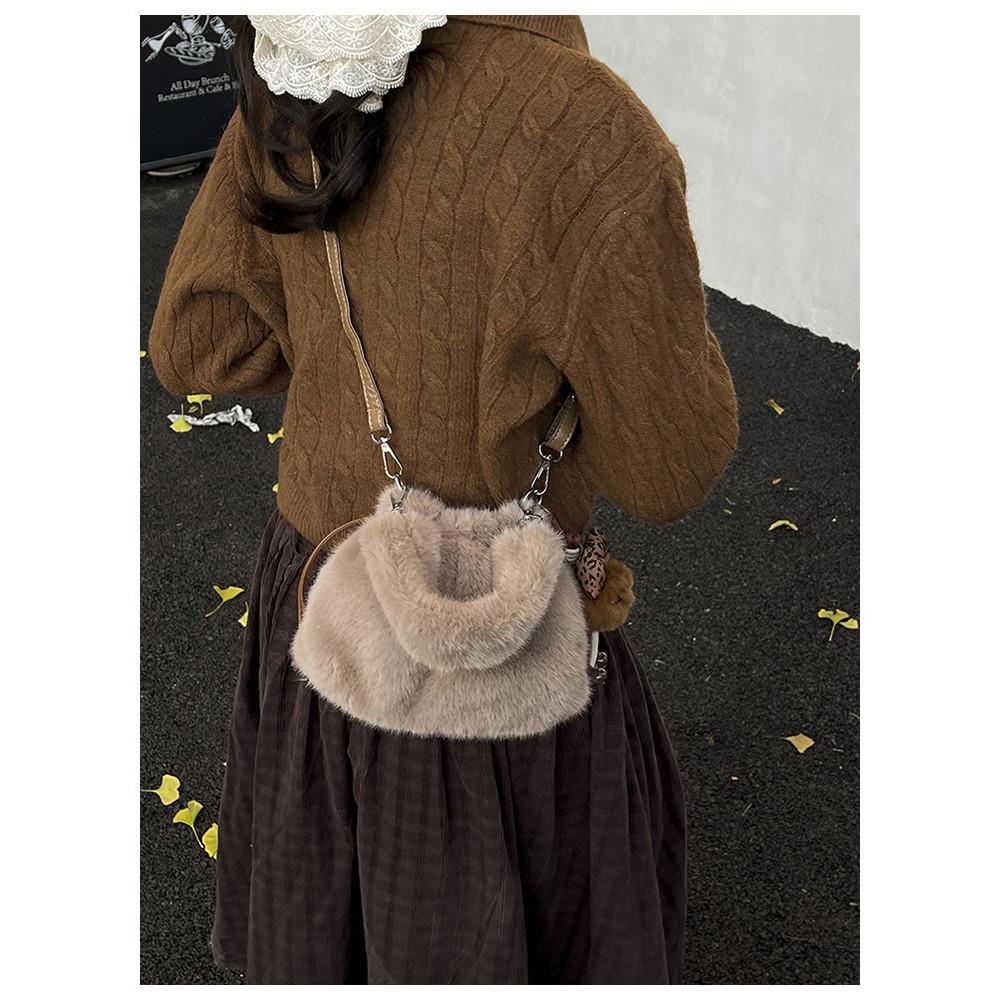 IELGY Ladies Messenger Bag Autumn Winter White Furry Bag
