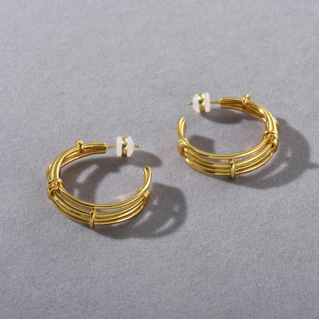 Holiday Series C-Shaped Wire Winding Knot S925 Silver Needle Stud Earrings Personalized Fashion Unique Trend Temperament Earrings