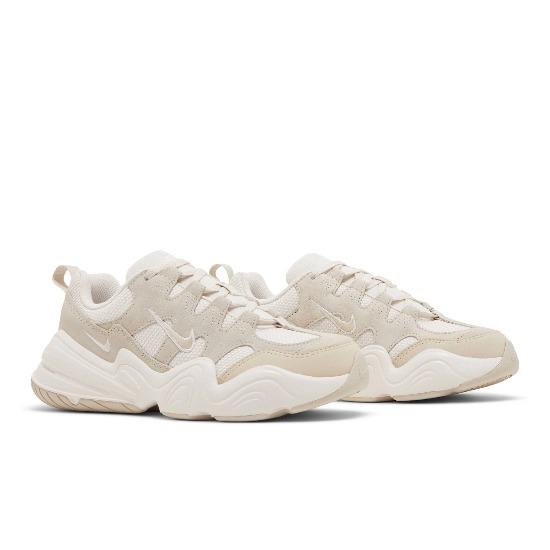 

Жіночі кросівки Nike Tech Hera Light Orewood Brown DR9761-002 EU 35.5 світло-коричневого кольору