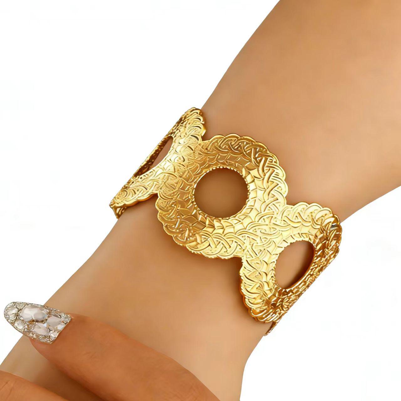 Европейско-американский модный геометрический полый металлический браслет - Роскошный стиль для отпуска золотой