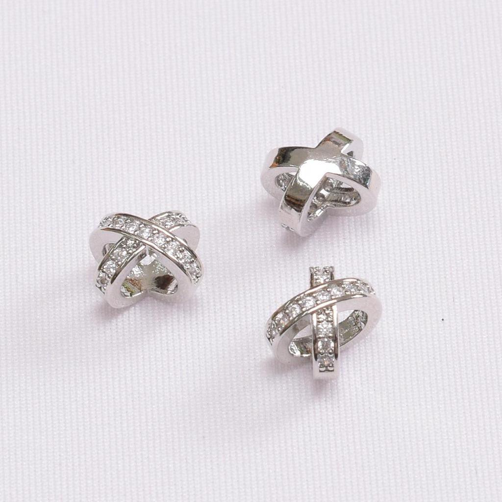 18K Gold Platinierte Farbechte Zirkon Abstandsperlen, Sich kreuzende X-förmige 3D-Accessoires für DIY-Armbänder