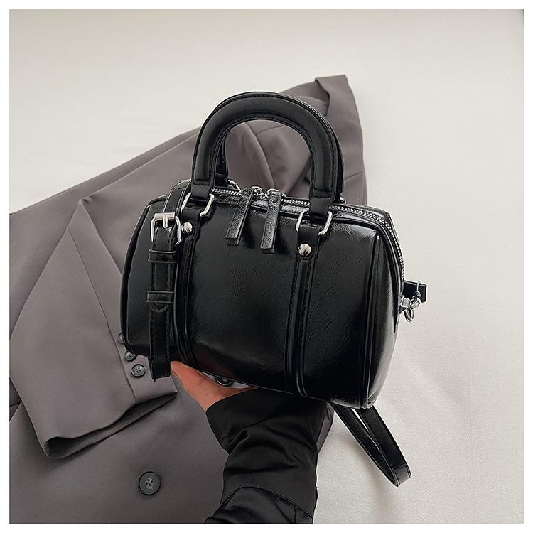 

Популярная в этом году корейская мода, нишевая портативная сумка-подушка высокой ценности, темпераментная и универсальная простая сумка-мессенджер для женщин