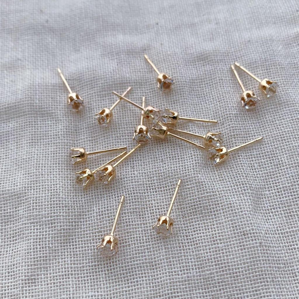 Six-Prong Crystal Zirconia Stud Earrings - Versatile Sparkling Ear Cartilage Jewelry for Men & Women