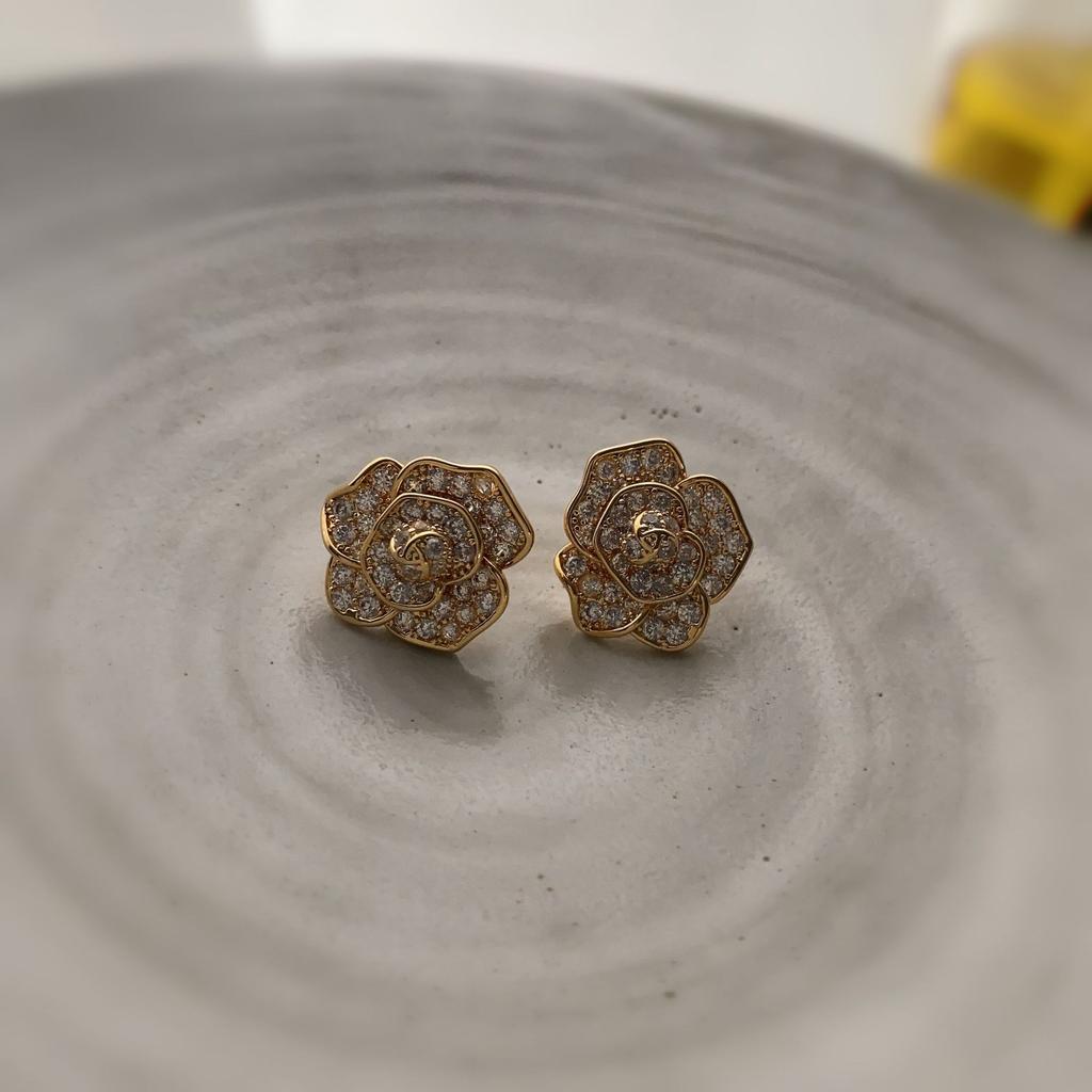 Advanced Sense Super Flash Light Luxury Design Temperament Fashion Silver Needle Earrings Sweet Camellia Exquisite Earrings