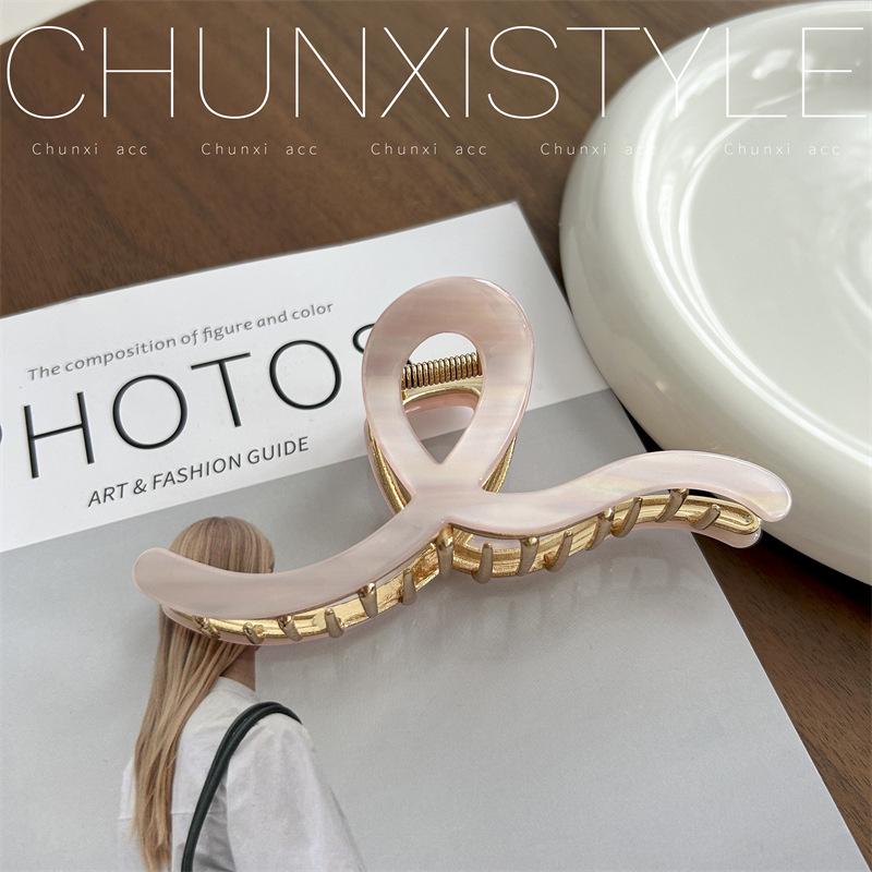 Luxury Women's Large Hair Claw Clip - New 2023 Celebrity Style Shark Headpiece