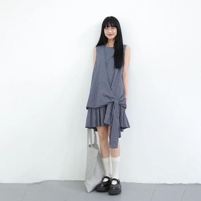 Korean retro plaid sleeveless dress women s early summer wear vest skirt chic irregular pleated short skirt S