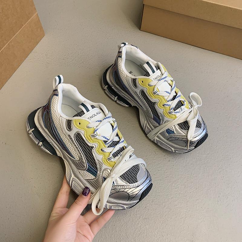 2024 neues Laufstegmodell, schmutzige Papa-Schuhe für Damen, trendige Retro-Sneakers mit dicken Sohlen für die Straße für Damen.