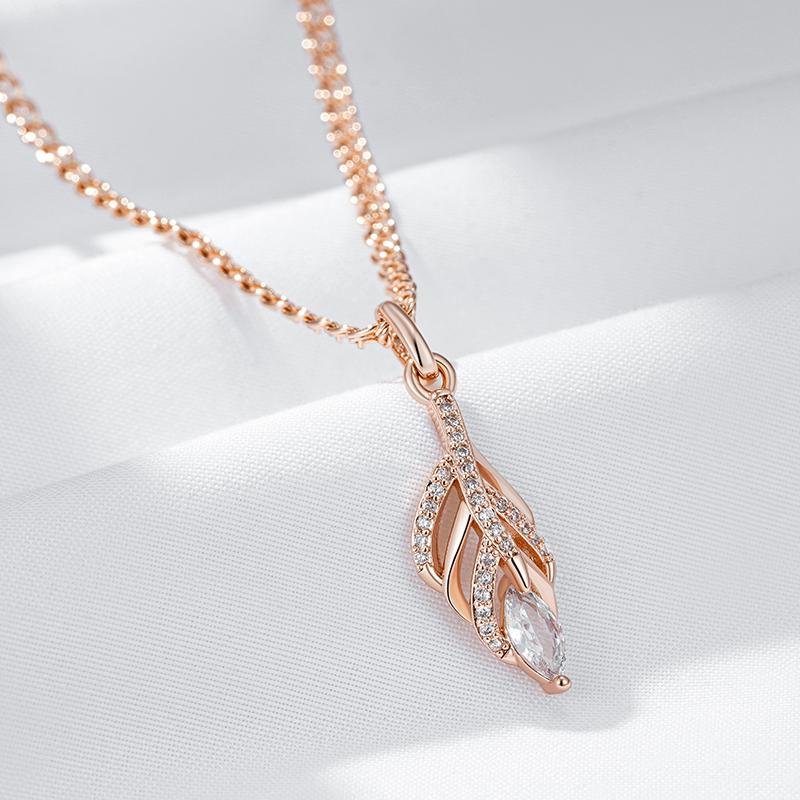 Zircon Leaf Women's Necklace Golden Pendant Shiny Fashion Jewelry Personality Party Accessories