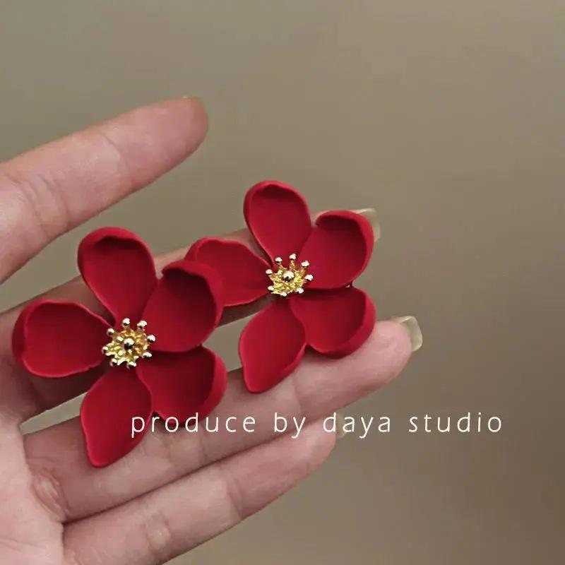 Dreamy Summer Romance Earrings: South Korea's New Trend for Women
